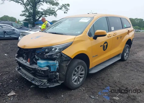 2024 Toyota Sienna Le z USA, uszkodzony, nr VIN 5TDKRKECXRS216431